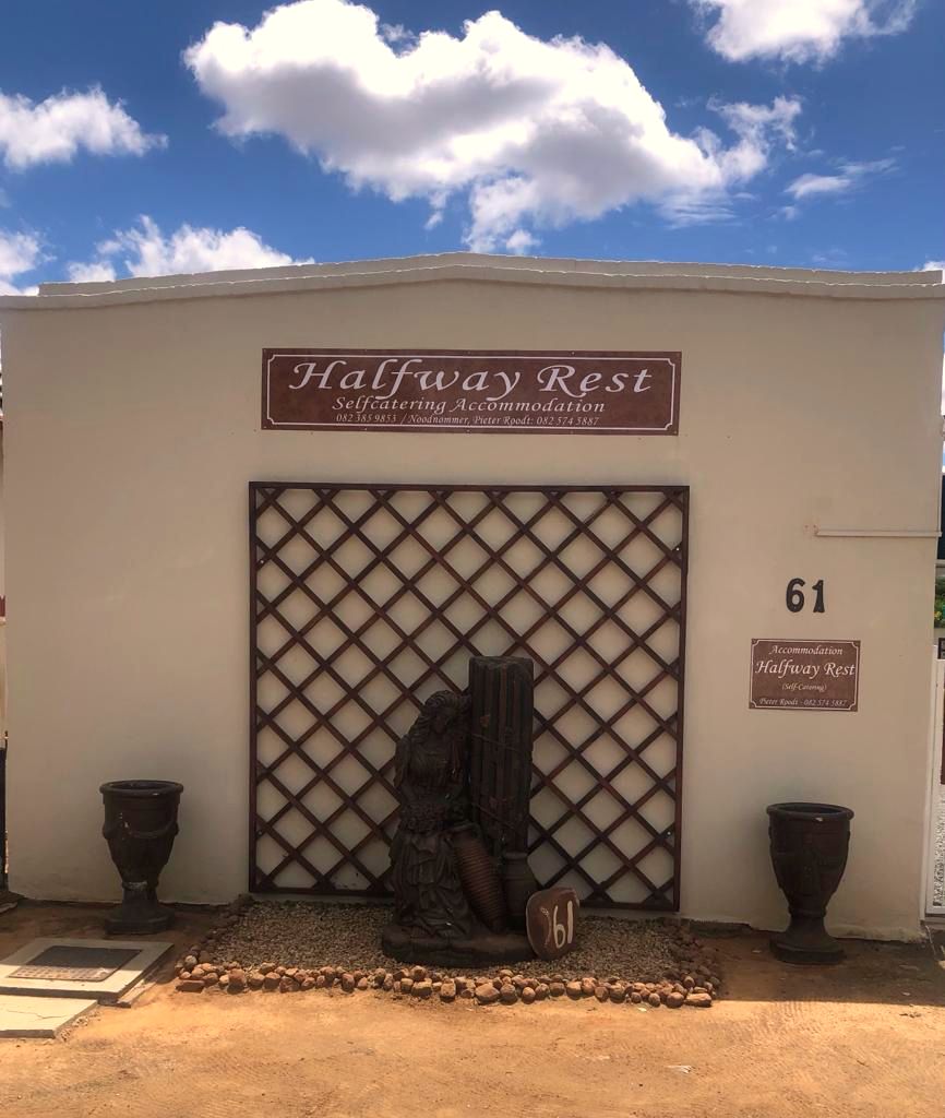 Die Halfway Rest-bord by die ingang